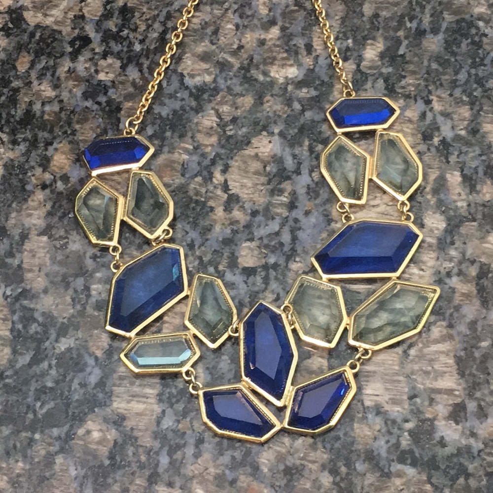Dark/light blue crystal necklace